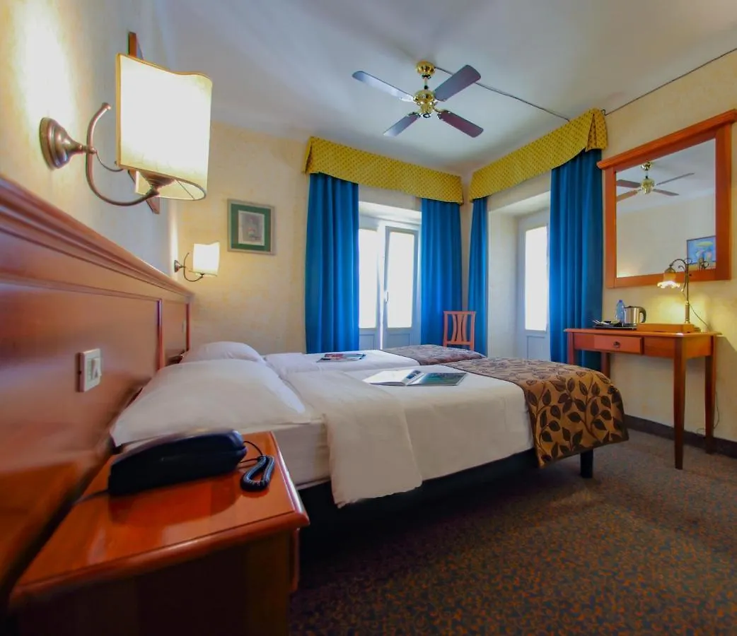 **  Hotel Garni Riviera Gargnano Italy